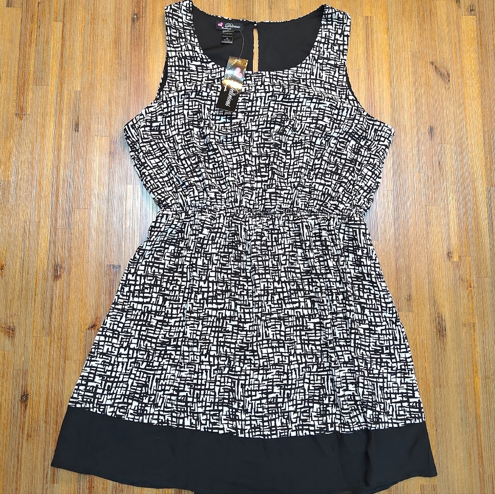 Delirious Woman Dress black size 1X elastic waist keyhole back sleeveless lined